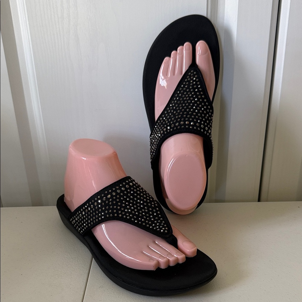 Mint - Clarks Cloudsteppers Black Studded Sandals (sz 8)